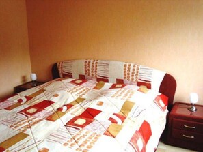 1 bedroom, bed sheets, wheelchair access