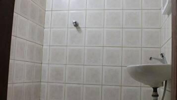 Shower, free toiletries, towels