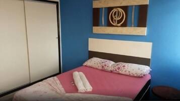 Minibar, free WiFi, bed sheets