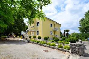 Exterior - Holiday apartment with Terrace and Internet Access (Malinska)