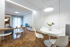 Deluxe Apartment | Living area | Flat-screen TV - Central Maison (Thessaloniki)