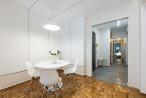 Deluxe Apartment | Living area | Flat-screen TV - Central Maison (Thessaloniki)