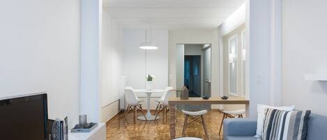 Deluxe Apartment | Living room | Flat-screen TV