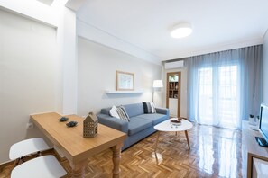 Deluxe Apartment | Living area | Flat-screen TV - Central Maison (Thessaloniki)