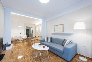 Deluxe Apartment | Living room | Flat-screen TV - Central Maison (Thessaloniki)