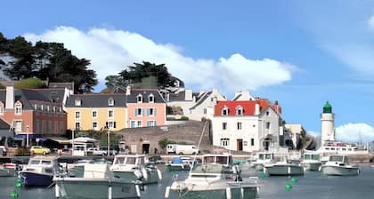 Homerez - Viehättävä talo Sauzonissa puutarhalla ja terassilla