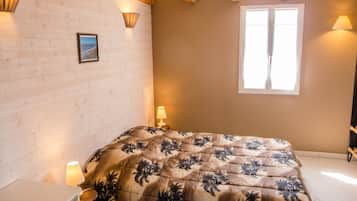 3 bedrooms, iron/ironing board, cots/infant beds, free WiFi