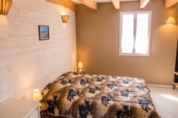 3 bedrooms, iron/ironing board, cots/infant beds, free WiFi