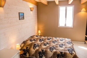3 bedrooms, iron/ironing board, cots/infant beds, free WiFi - Homerez - House in Sauzon (Sauzon)