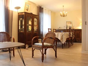 Dining - 2-room apartment with parking near La Rochelle center (La Rochelle)