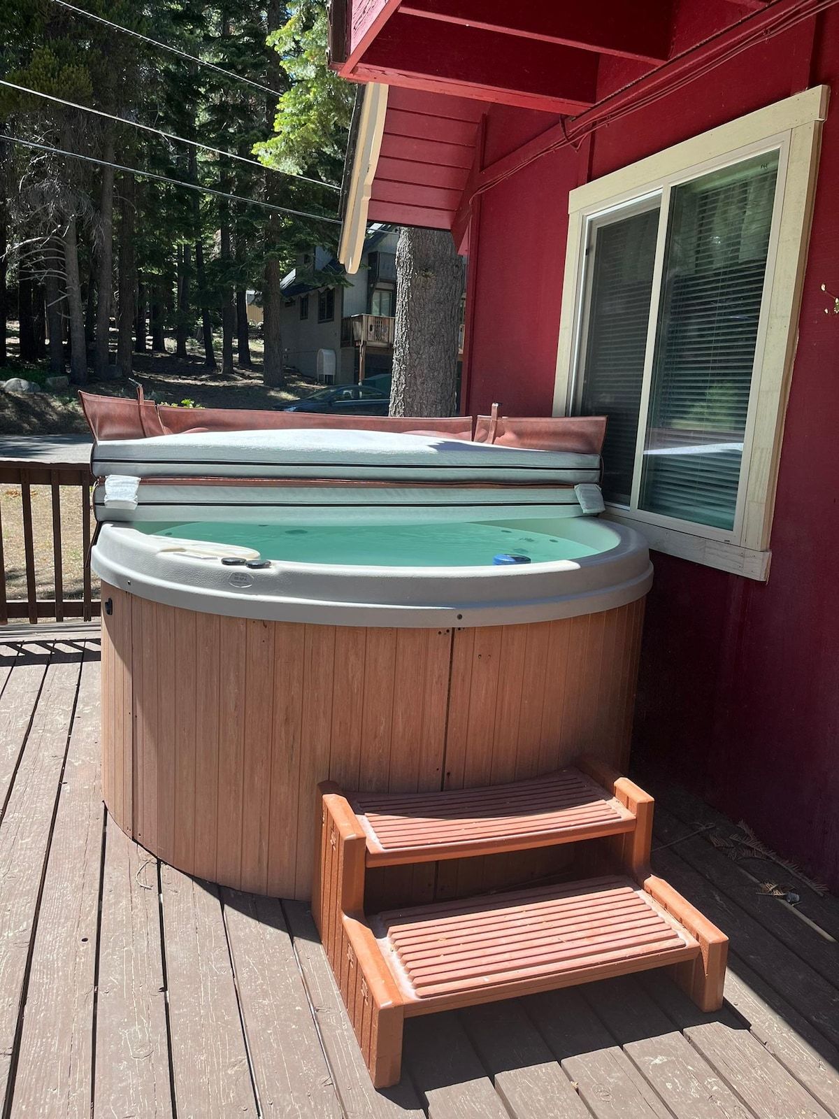 Outdoor spa tub