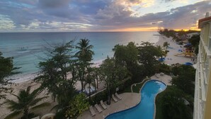 A resort with a pool, beach, and ocean view. - On Dover Beach, close to golf, surfing and much more. Discounts available (St-Lawrence Gap)