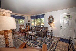 TV - Squirrels Nest/Douglas by Hauserman Rentals (Carnelian Bay)