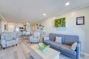 TV, DVD player - Sea Master 105 - Two Bedroom, Two Bath Oceanview Condo (Murrells Inlet)
