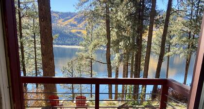 CABINA FRENTE AL LAGO! Deer-trail 2lake's costas. ¡Canoa, kayak y equipo de pesca! Mascota :)