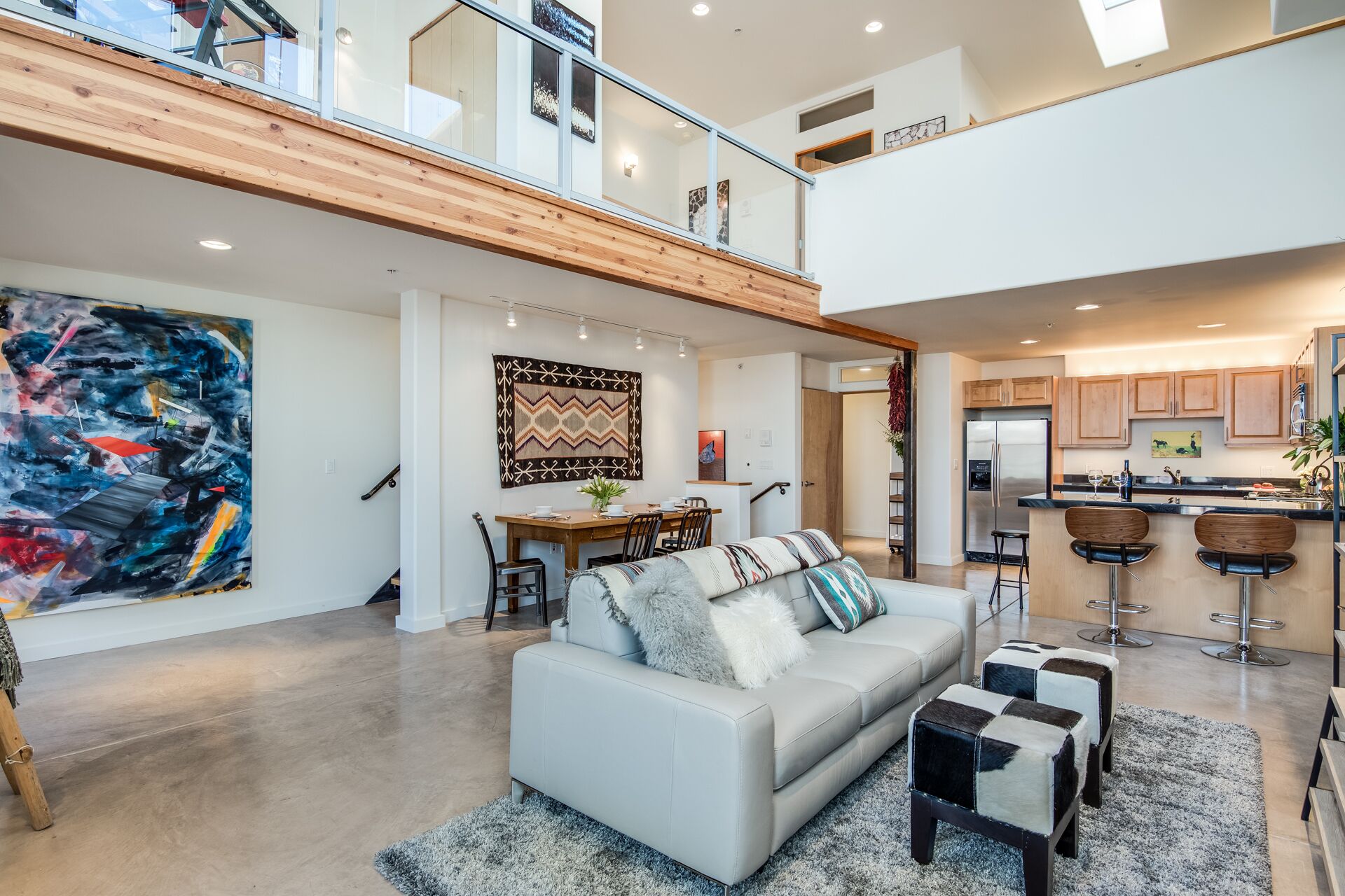 Eye Candy Loft | Great Location | Walk to Canyon Road, Rail yard, Plaza...