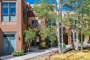 Exterior - Eye Candy Loft | Contemporary Luxury Stay in Santa Fe’s Railyard District (Santa Fe)