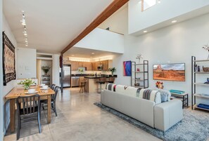 Interior - Eye Candy Loft | Contemporary Luxury Stay in Santa Fe’s Railyard District (Santa Fe)
