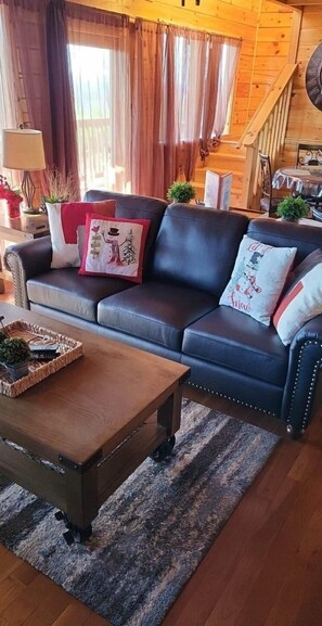 Smart-TV, Kamin, Tischfußball