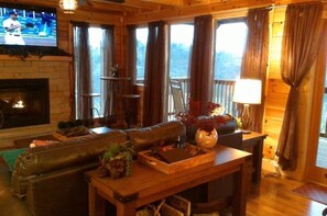 Smart TV, chimenea y futbolito 