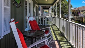 Terrace/patio - Conflict of Interest - 3 Bedroom, 2 Bath House with Private Saltwater Pool (Garden City Beach)