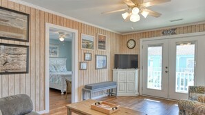 Living area - Conflict of Interest - 3 Bedroom, 2 Bath House with Private Saltwater Pool (Garden City Beach)