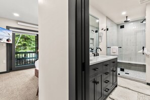 Combined shower/tub, hair dryer, towels - RMR: Four Seasons I Unit 6 Condo in Teton Village (Teton Village)