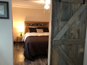 2 slaapkamers, een strijkplank/strijkijzer, gratis wifi, beddengoed