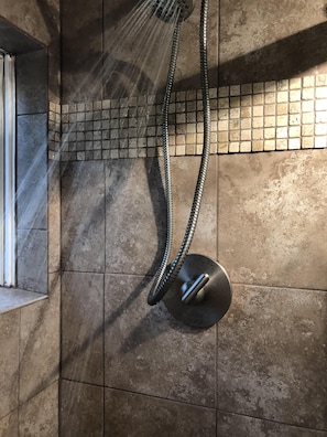 Shower, hair dryer, towels, soap - Cabin at the river of the little owls!! 2 bedroom cottage directly on the river. (Howard)
