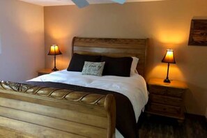 2 slaapkamers, een strijkplank/strijkijzer, gratis wifi, beddengoed