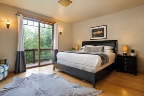 4 bedrooms, iron/ironing board, travel cot, free WiFi
