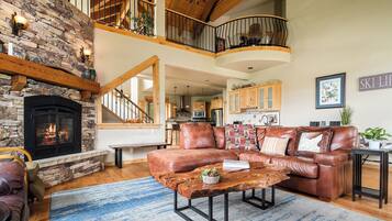 Televisión, chimenea, reproductor de DVD y futbolito