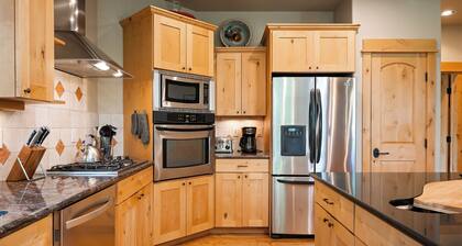 Berghaus Lodge South | Pet Friendly | Private Hot Tub | Family Friendly Game Room