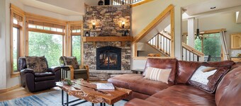 Berghaus Lodge South | Pet Friendly | Private Hot Tub | Family Friendly Game Room