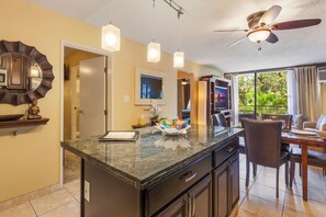 Interior - Luxury Beach Condo Kamaole Kihei Maui Vacation rental 2bdrm 2bth Pool & Hot Tub (Kihei)