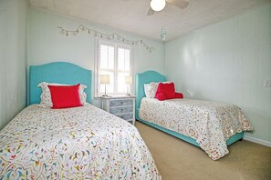 5 bedrooms, iron/ironing board, WiFi, bed sheets