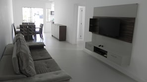 Apartamento (1067) | Área de estar | TV de tela plana