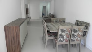 Apartamento (1067) | Opções para refeição no quarto