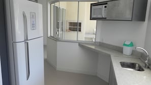 Apartamento (1067) | Cozinha privada | Geladeira grande, micro-ondas, fogão