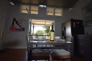 Interior - The Cottage in the Historic South Main Arts District, Walk Everywhere Downtown (Memphis)
