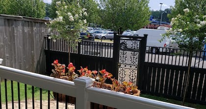 The Cottage of Historic South Main Arts District, Walk Everywhere Downtown