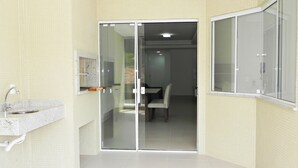 Apartment (1068) | Balcony - Lindo Apartamento 3 Suítes Próximo do Mar (Bombinhas)