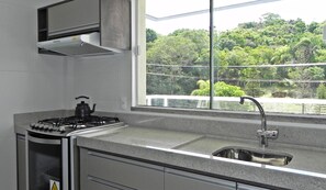 Apartamento (1068) | Cozinha privada | Geladeira grande, micro-ondas, fogão