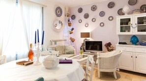 Appartamento Luxury, 2 camere da letto, cucina, piano elevato | Pasti in camera