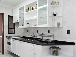 Apartment, Sea View (1038) | Private kitchen | Full-sized fridge, microwave, stovetop, cookware/dishes/utensils