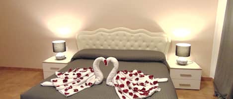 4 Schlafzimmer, Schreibtisch, schallisolierte Zimmer