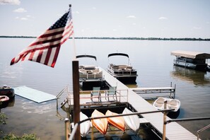 Marina - Beautiful Home on Lake Washington - Pontoon Included with Rental! (Darwin)