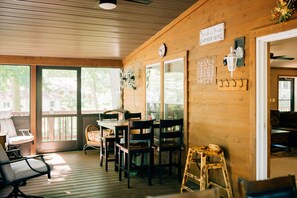 Dining - Beautiful Home on Lake Washington - Pontoon Included with Rental! (Darwin)