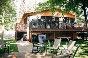 Property grounds - Beautiful Home on Lake Washington - Pontoon Included with Rental! (Darwin)