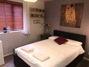 1 bedroom, iron/ironing board, free WiFi, bed sheets - Homely one bedroom flat near Canary Wharf, the O2 and ExCel (London)